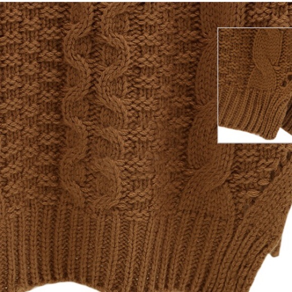 Red cabled turtleneck sweater - Picture 4 of 5